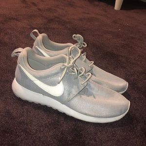 Nike Grey Roshes